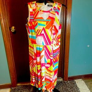 Women printed dress with decorative cut out